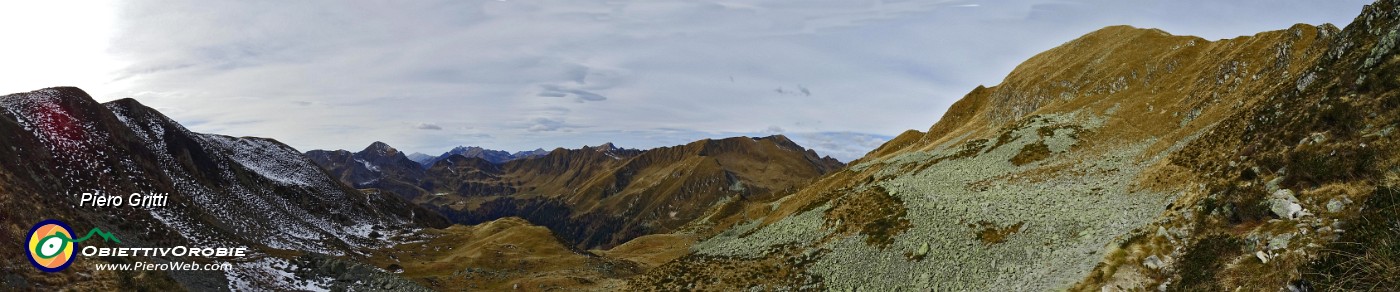 56 Versante nord dell'Arete in ombra, versante sud del Valegino al sole.jpg